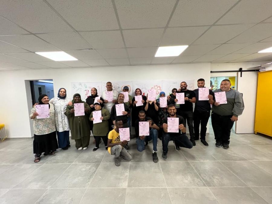 انهاء دورة الفنون التشكيلية للطلاب ذوي القدرات الخاصة في المركز الجماهيري 